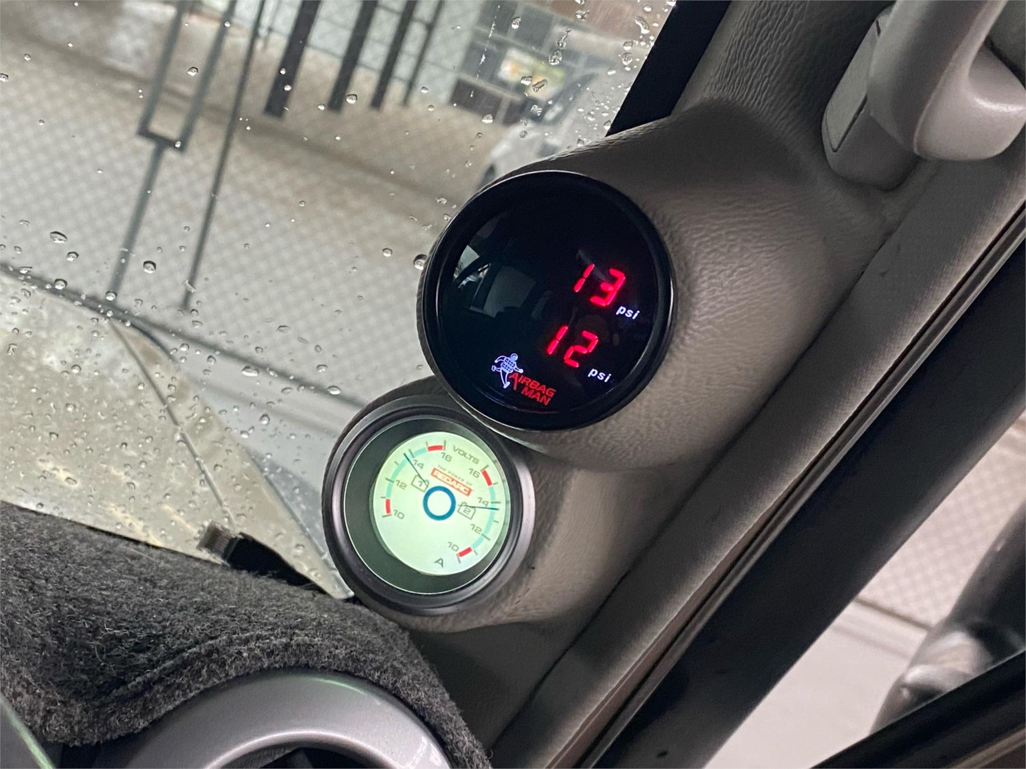 2012 TOYOTA LANDCRUISER 24