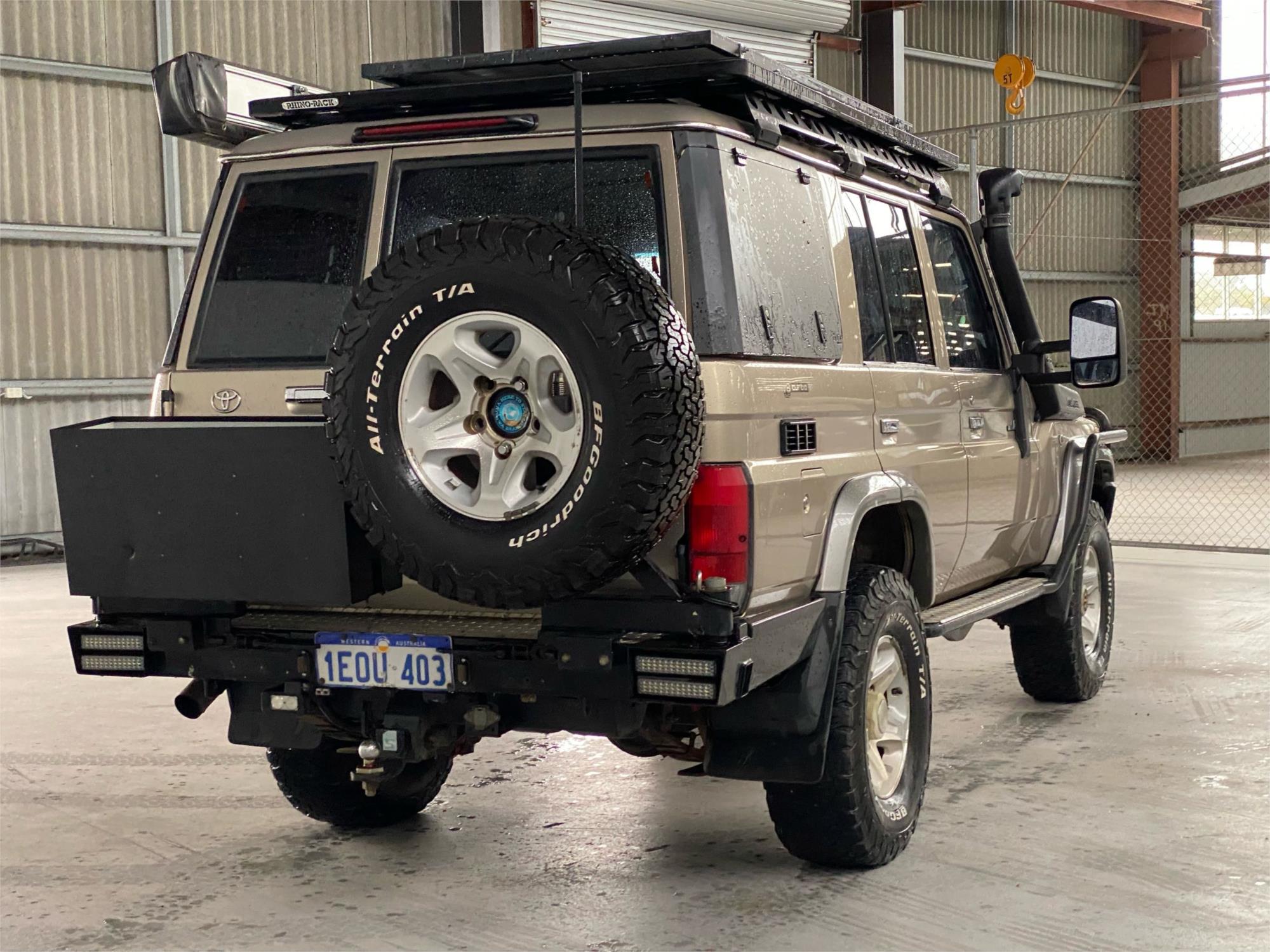 2012 TOYOTA LANDCRUISER 4