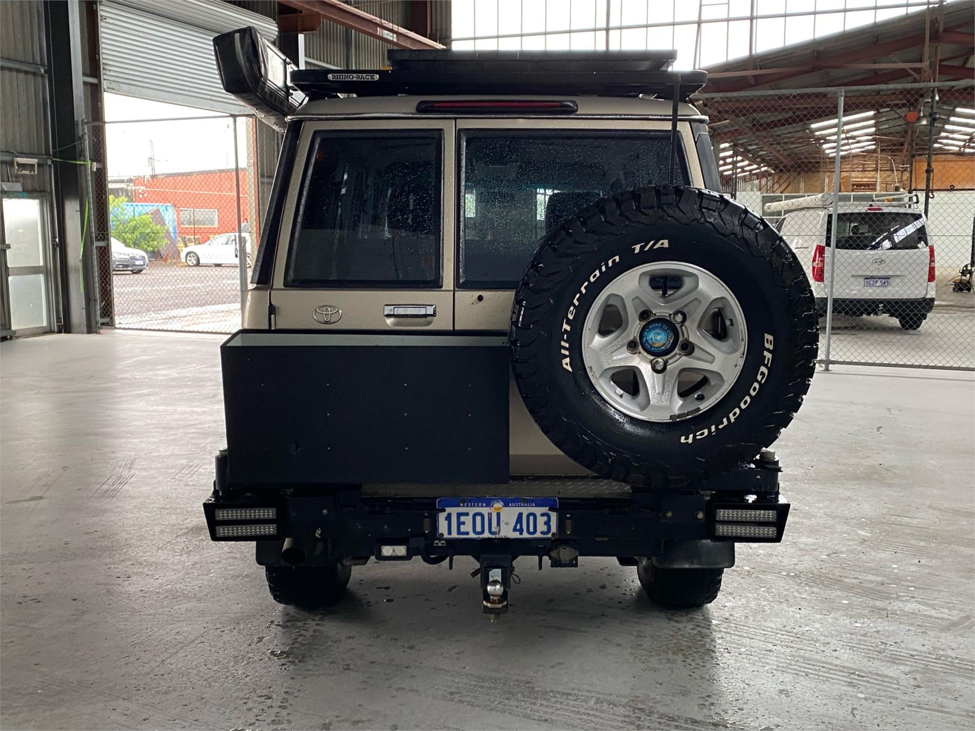 2012 TOYOTA LANDCRUISER 5