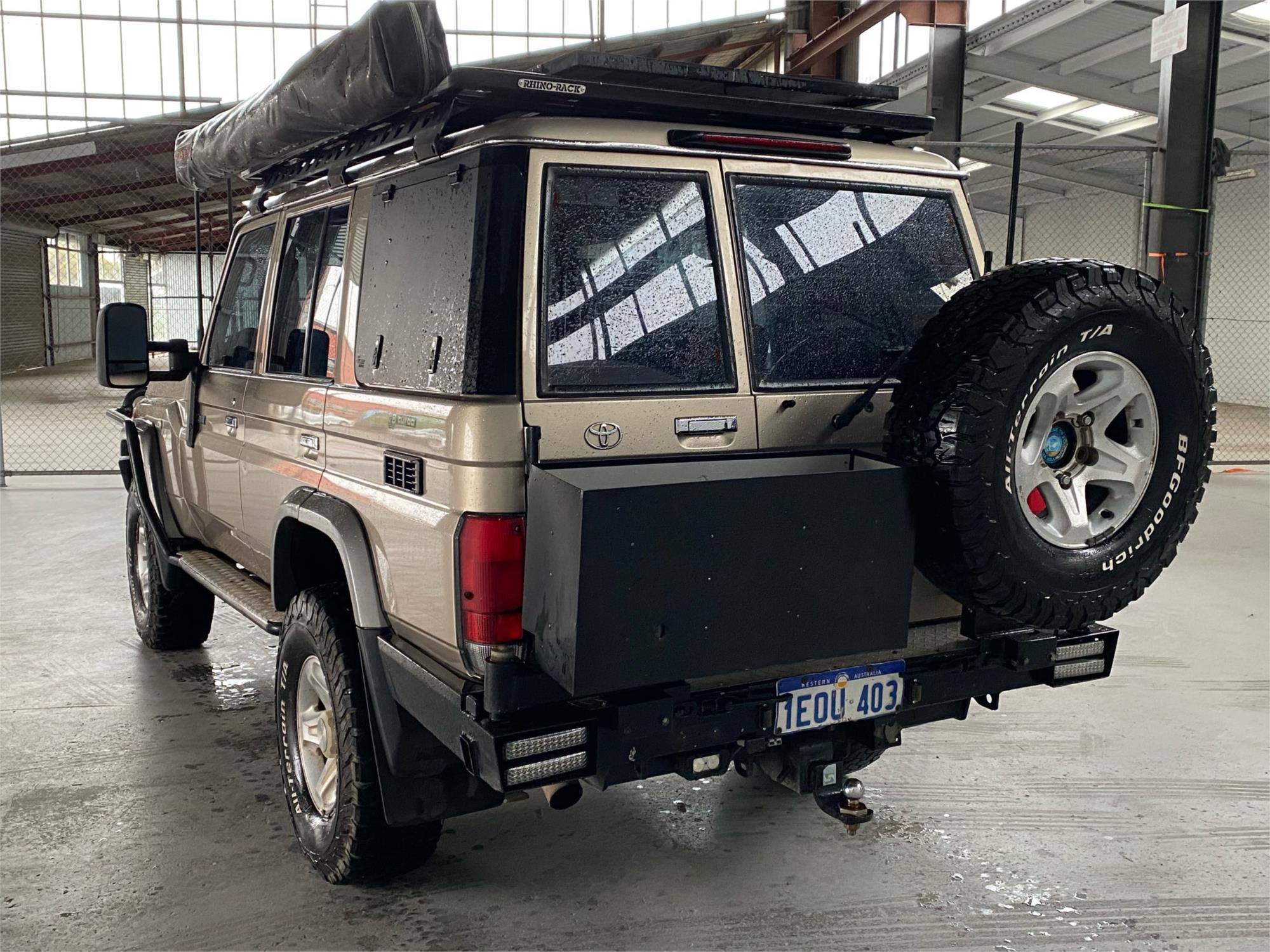 2012 TOYOTA LANDCRUISER 6