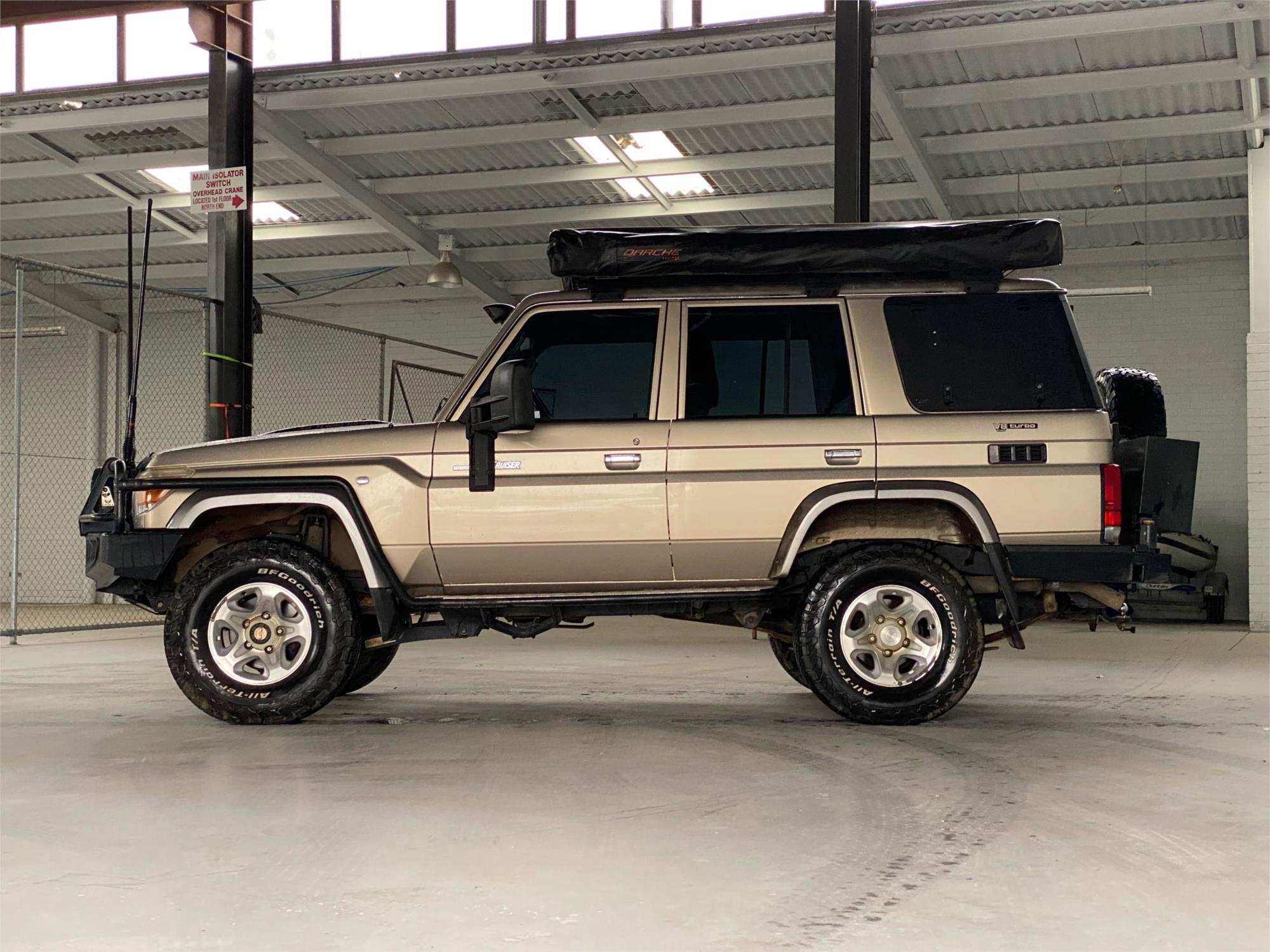 2012 TOYOTA LANDCRUISER 7