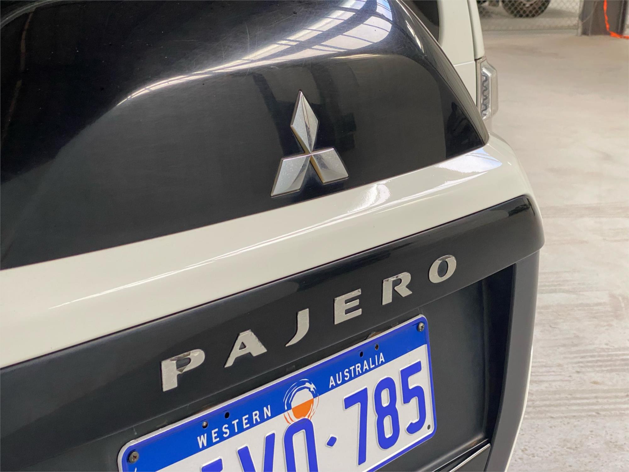2019 MITSUBISHI PAJERO 13