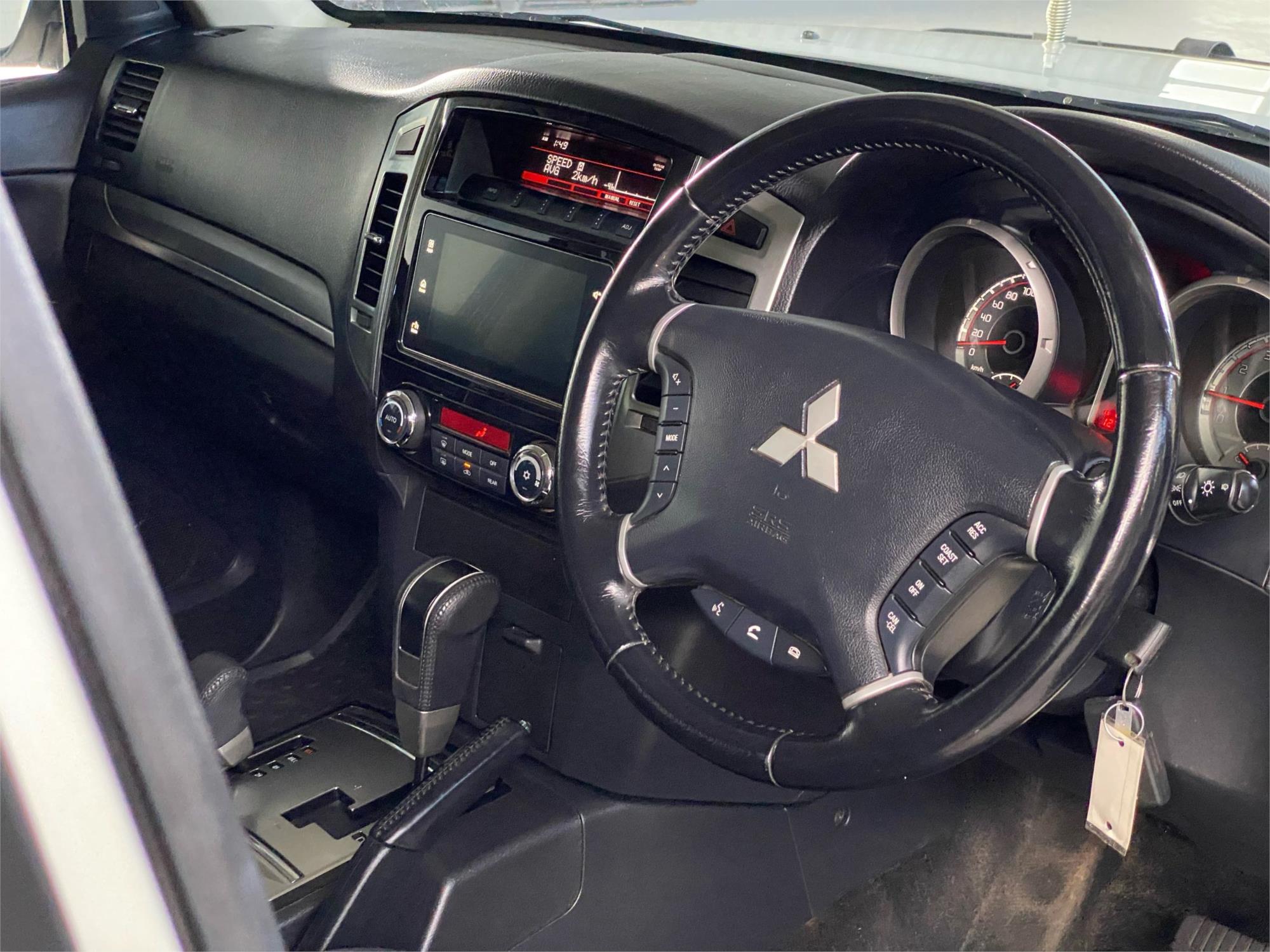 2019 MITSUBISHI PAJERO 17