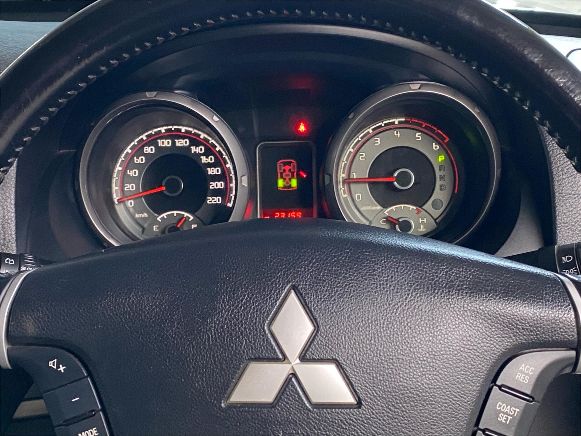 2019 MITSUBISHI PAJERO 18