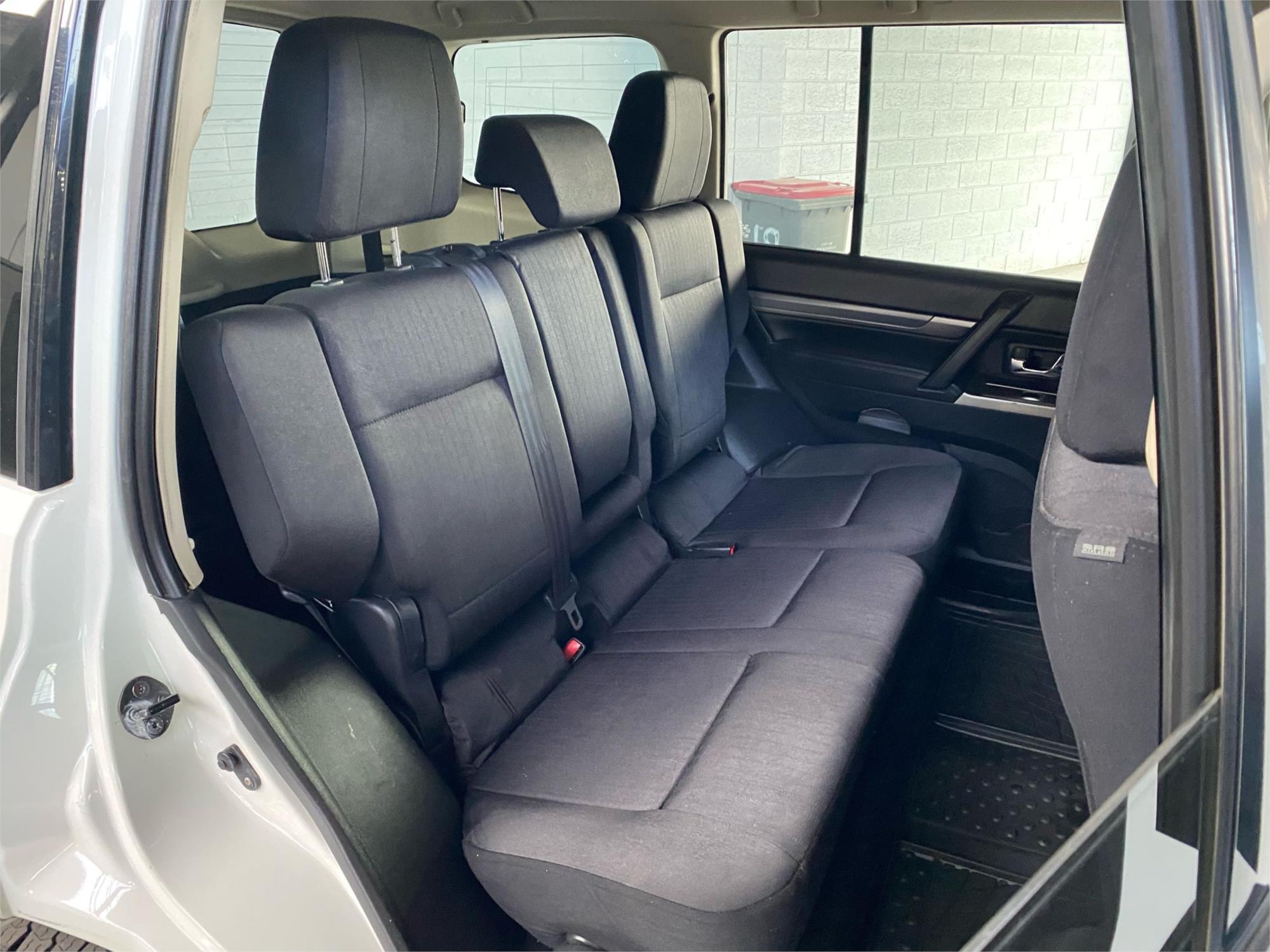 2019 MITSUBISHI PAJERO 23