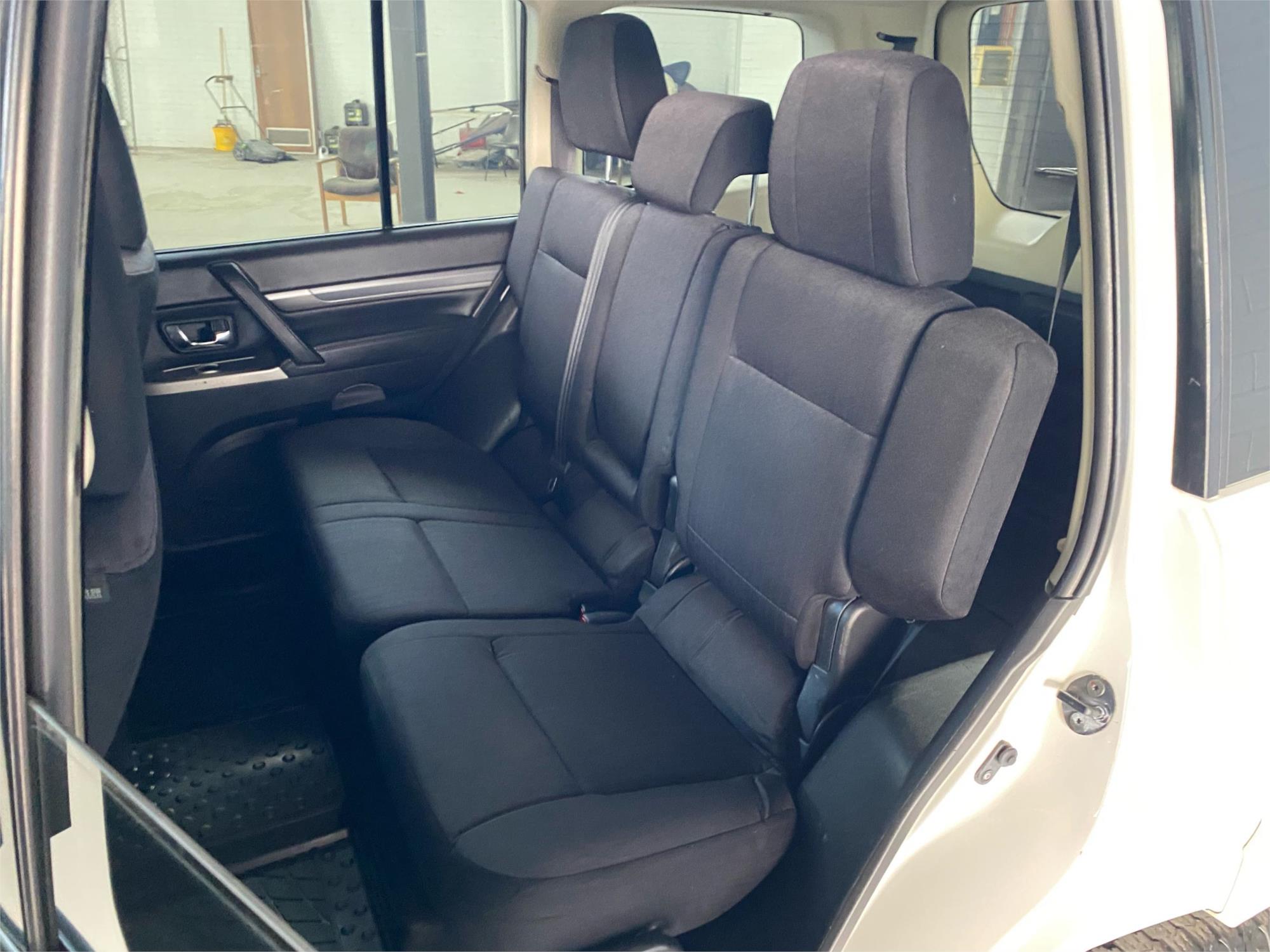 2019 MITSUBISHI PAJERO 25